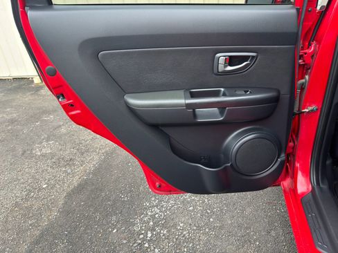 Used 2011 Kia Soul + w/ Audio Pkg FWD image 6
