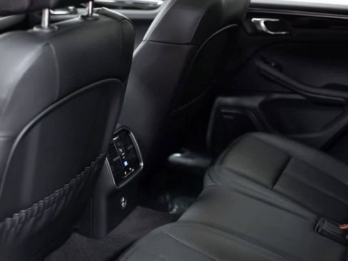 Certified 2025 Porsche Macan Turbo image 29