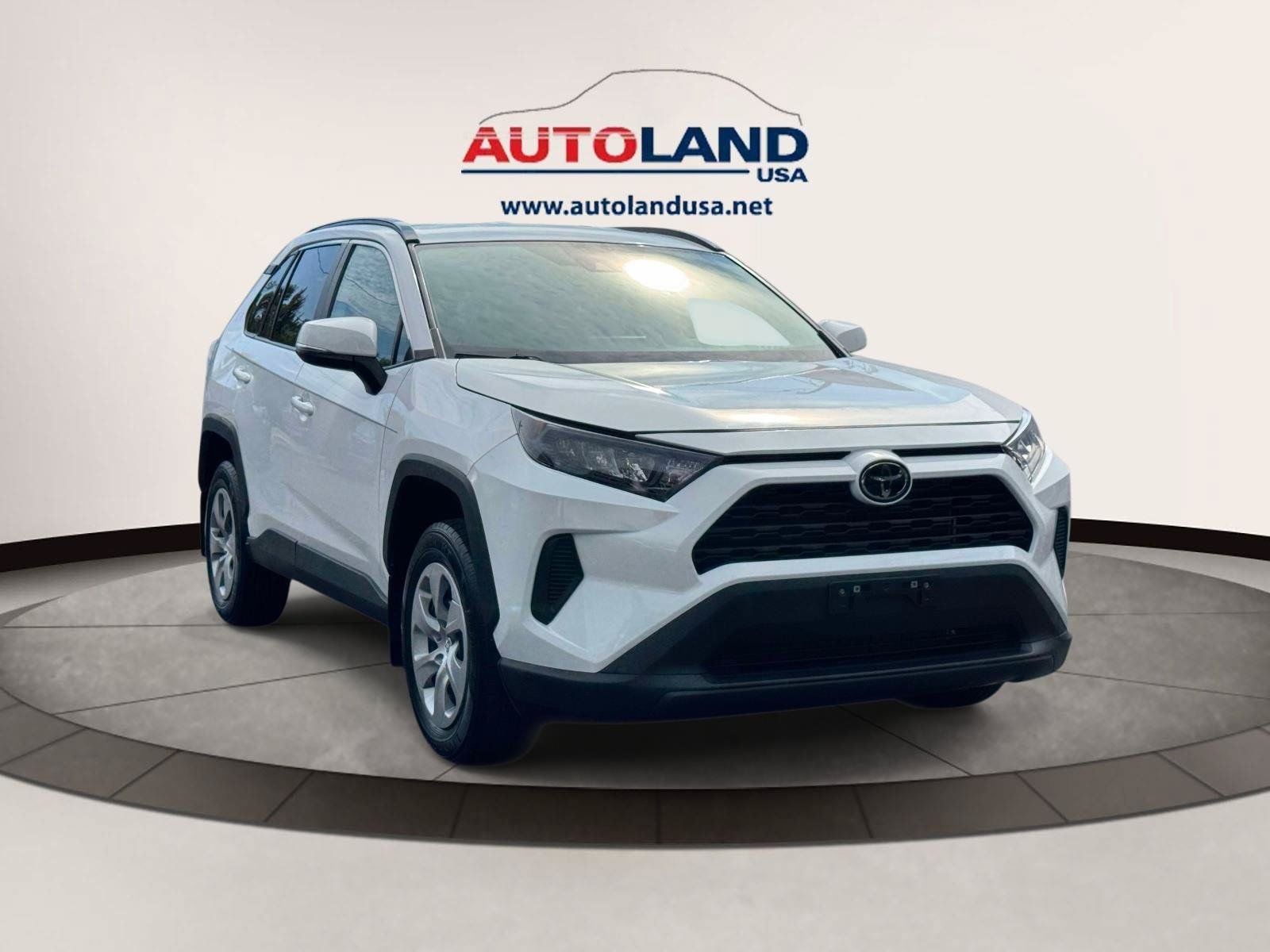 Used 2021 Toyota RAV4 LE AWD/4WD image 2