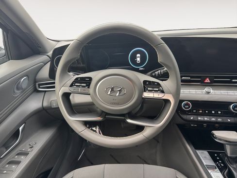 Used 2023 Hyundai Elantra SEL w/ Convenience Package FWD image 15