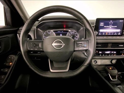 Used 2025 Nissan Rogue SV FWD image 5