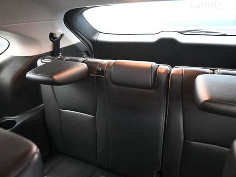 Used 2021 Toyota Highlander XLE AWD/4WD image 10