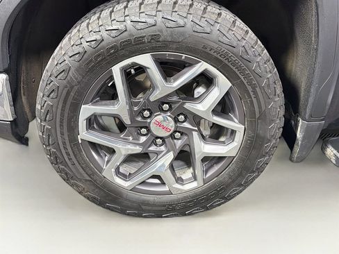 Used 2025 GMC Sierra 1500 SLT w/ SLT Premium Plus Package AWD/4WD image 32