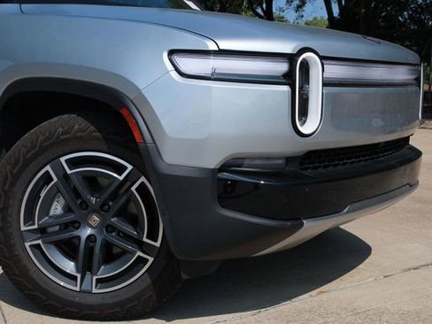 Used 2025 Rivian R1T Adventure image 2