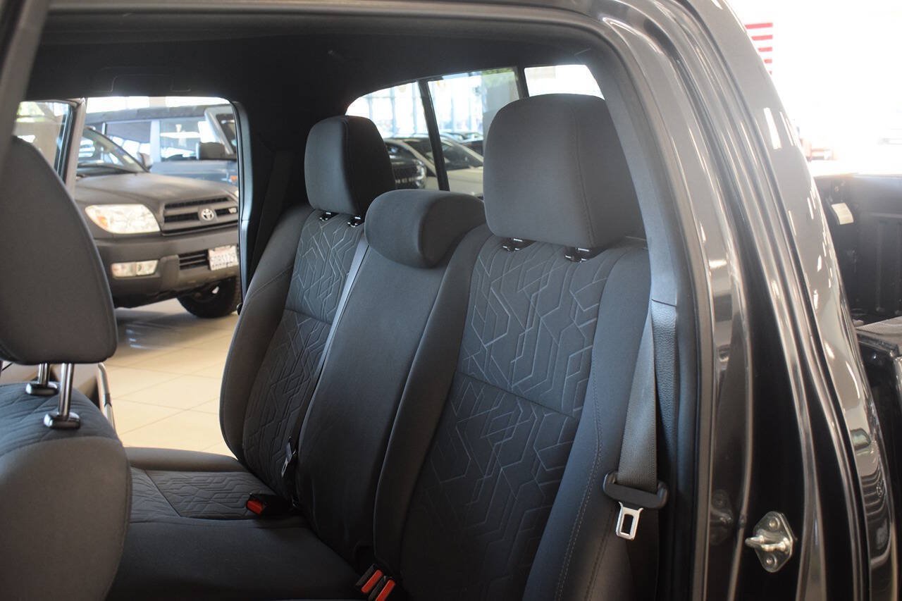 Used 2019 Toyota Tacoma TRD Sport w/ Technology Package AWD/4WD image 46
