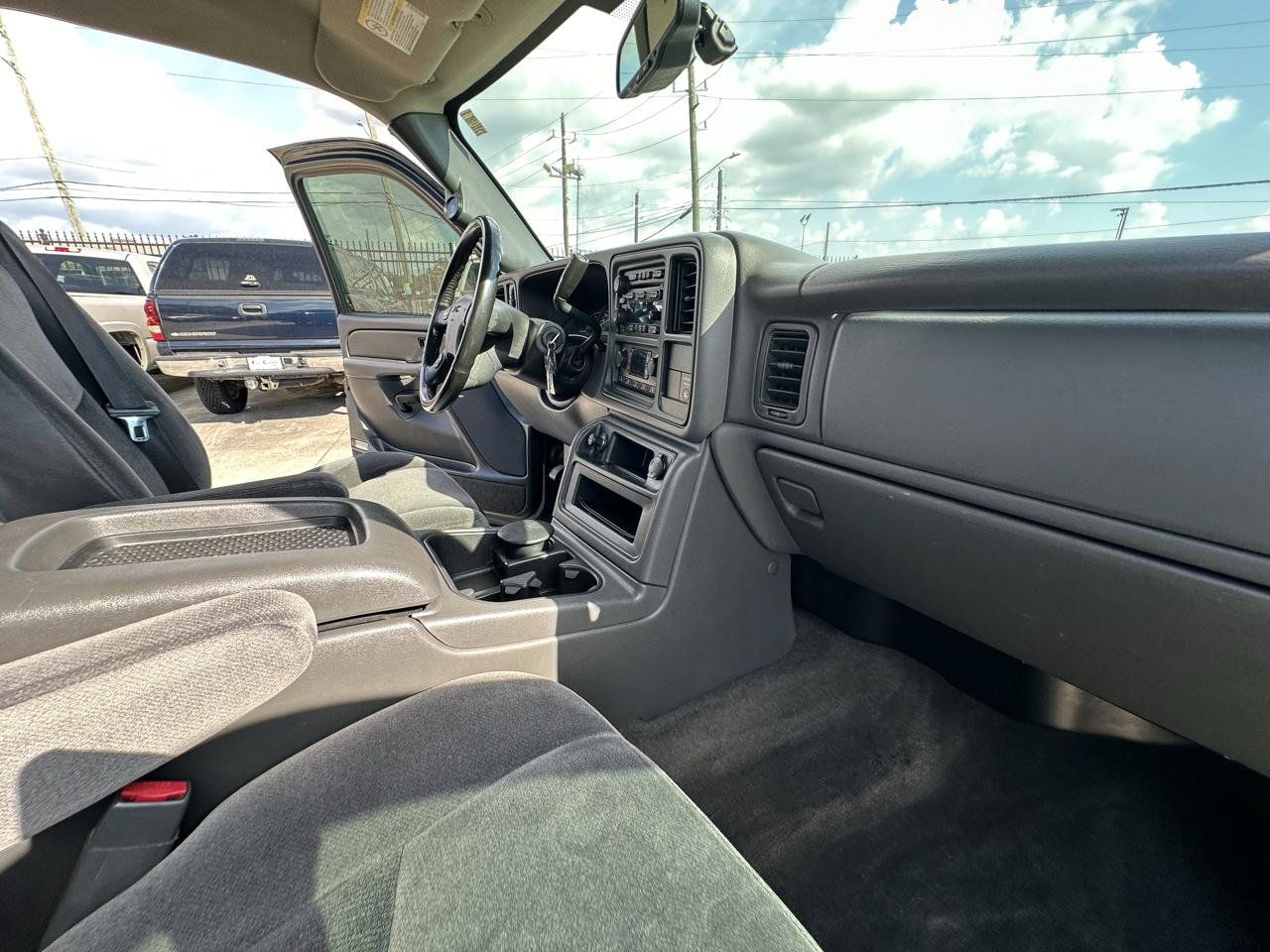 Used 2005 GMC Sierra 2500 SLE w/ Heavy-Duty Power Package AWD/4WD image 73
