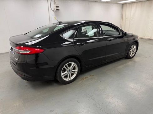 Used 2018 Ford Fusion SE w/ Fusion SE Technology Package FWD image 5