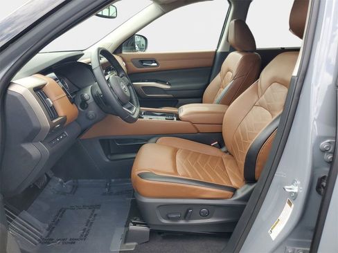 Used 2022 Nissan Pathfinder Platinum w/ Cargo Package image 24