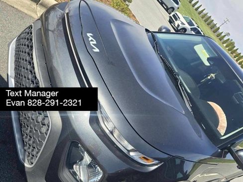 Used 2022 Kia Soul LX w/ Technology Package image 4