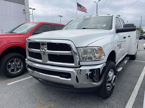Used 2018 RAM 3500 Tradesman w/ Chrome Appearance Group RWD image 2