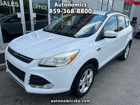 Used 2015 Ford Escape SE w/ Equipment Group 201A AWD/4WD image 1