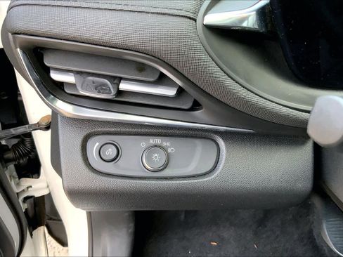 Used 2024 Buick Envista Preferred w/ Advanced Safety Package image 29