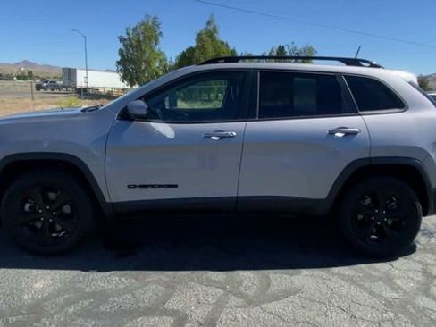 Used 2021 Jeep Cherokee Latitude Plus AWD/4WD image 5