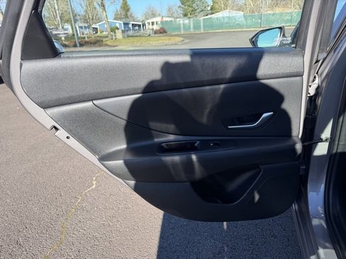 Used 2021 Hyundai Elantra SEL image 28