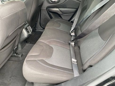 Certified 2021 Jeep Cherokee Latitude w/ Safety Group image 30