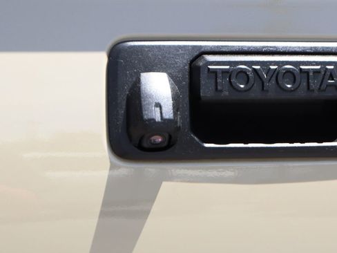 Used 2017 Toyota Tundra SR5 w/ SR5 Upgrade Package RWD image 43