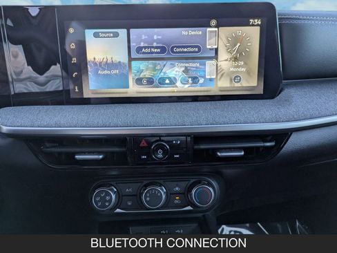 Certified 2025 Nissan Kicks SV image 17