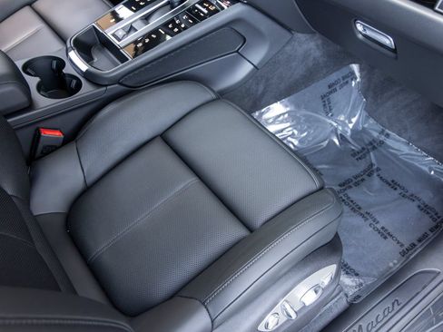 Certified 2026 Porsche Macan AWD/4WD image 63