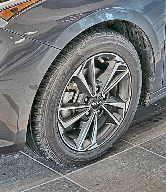 Used 2024 Kia Forte LXS FWD image 4