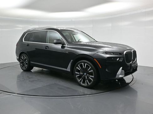 Used 2023 BMW X7 xDrive40i w/ Parking Assistance Package image 24