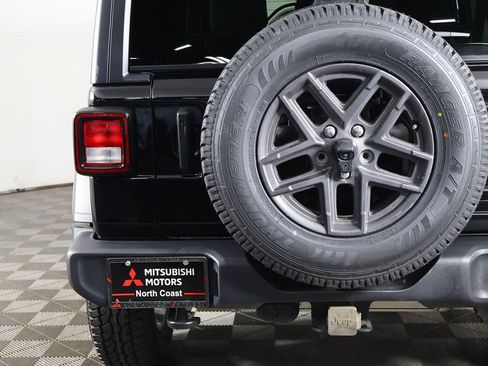 Used 2024 Jeep Wrangler Unlimited Sport AWD/4WD image 13