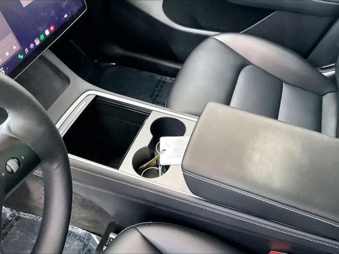 Used 2023 Tesla Model Y AWD image 16