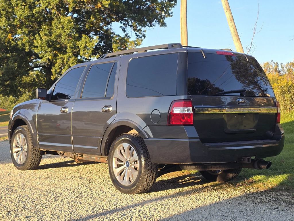 Used 2015 Ford Expedition XLT w/ Equipment Group 202A AWD/4WD image 4