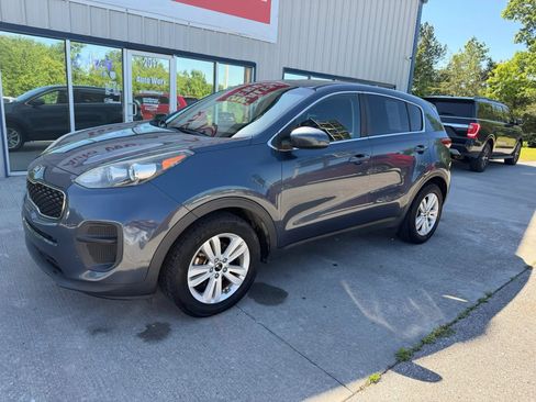 Used 2018 Kia Sportage LX FWD image 2