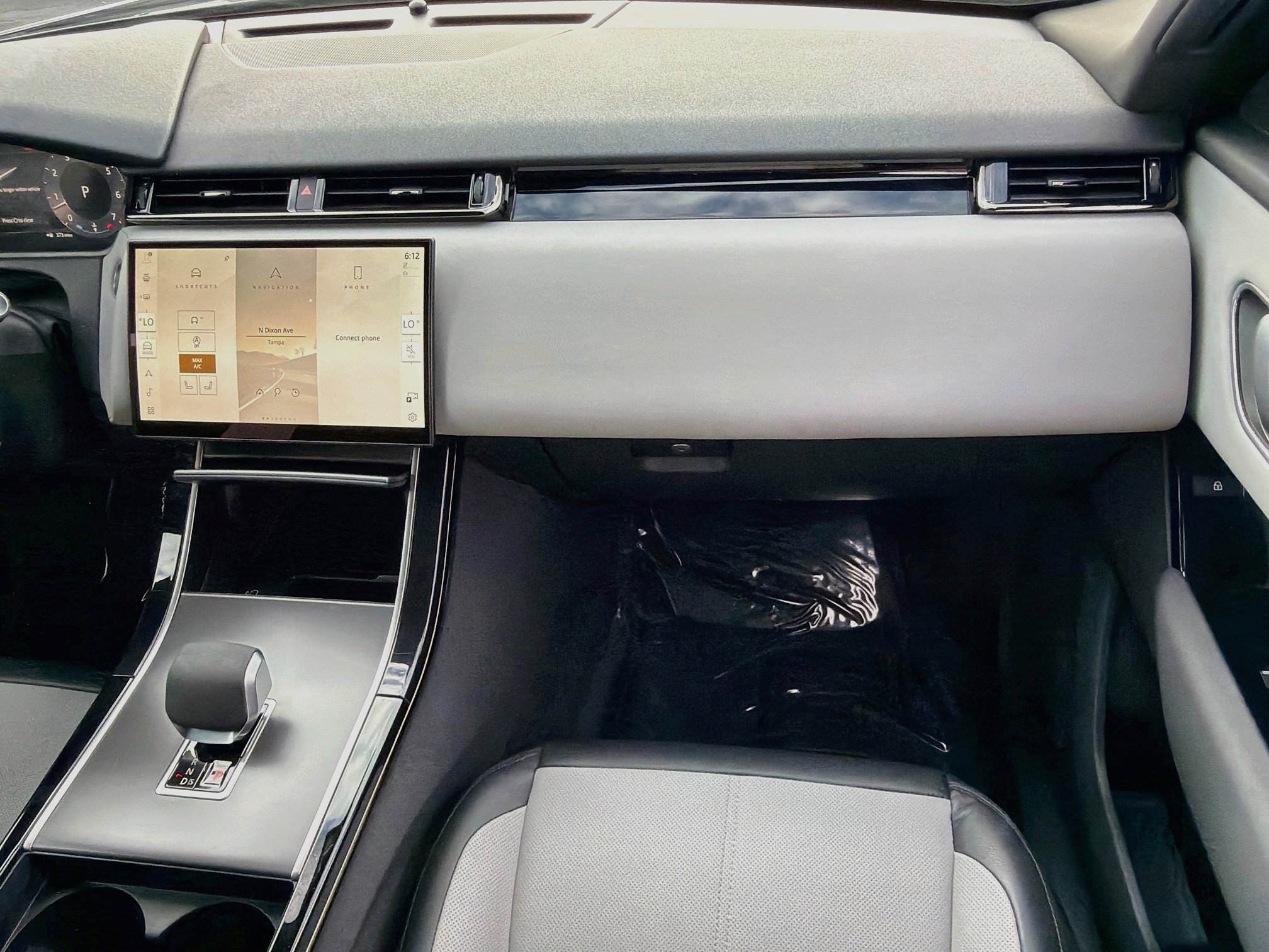 Used 2024 Land Rover Range Rover Velar Dynamic SE AWD/4WD image 18