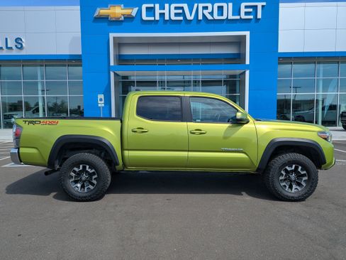 Used 2023 Toyota Tacoma TRD Off-Road AWD/4WD image 32