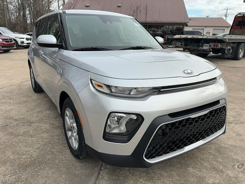 Used 2020 Kia Soul S FWD image 2