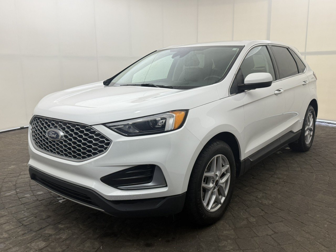 Used 2024 Ford Edge SEL AWD/4WD image 3