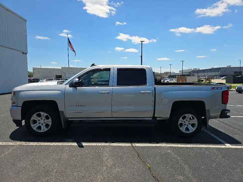 Used 2018 Chevrolet Silverado 1500 LT w/ All Star Edition AWD/4WD image 9