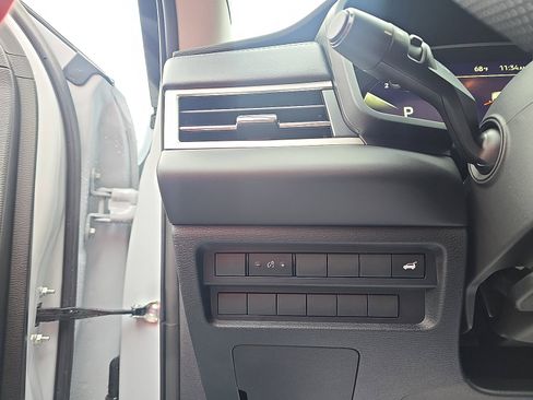 New 2025 Mitsubishi Outlander SE image 14