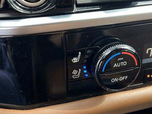 Certified 2023 Nissan Pathfinder Platinum w/ Cargo Package image 17