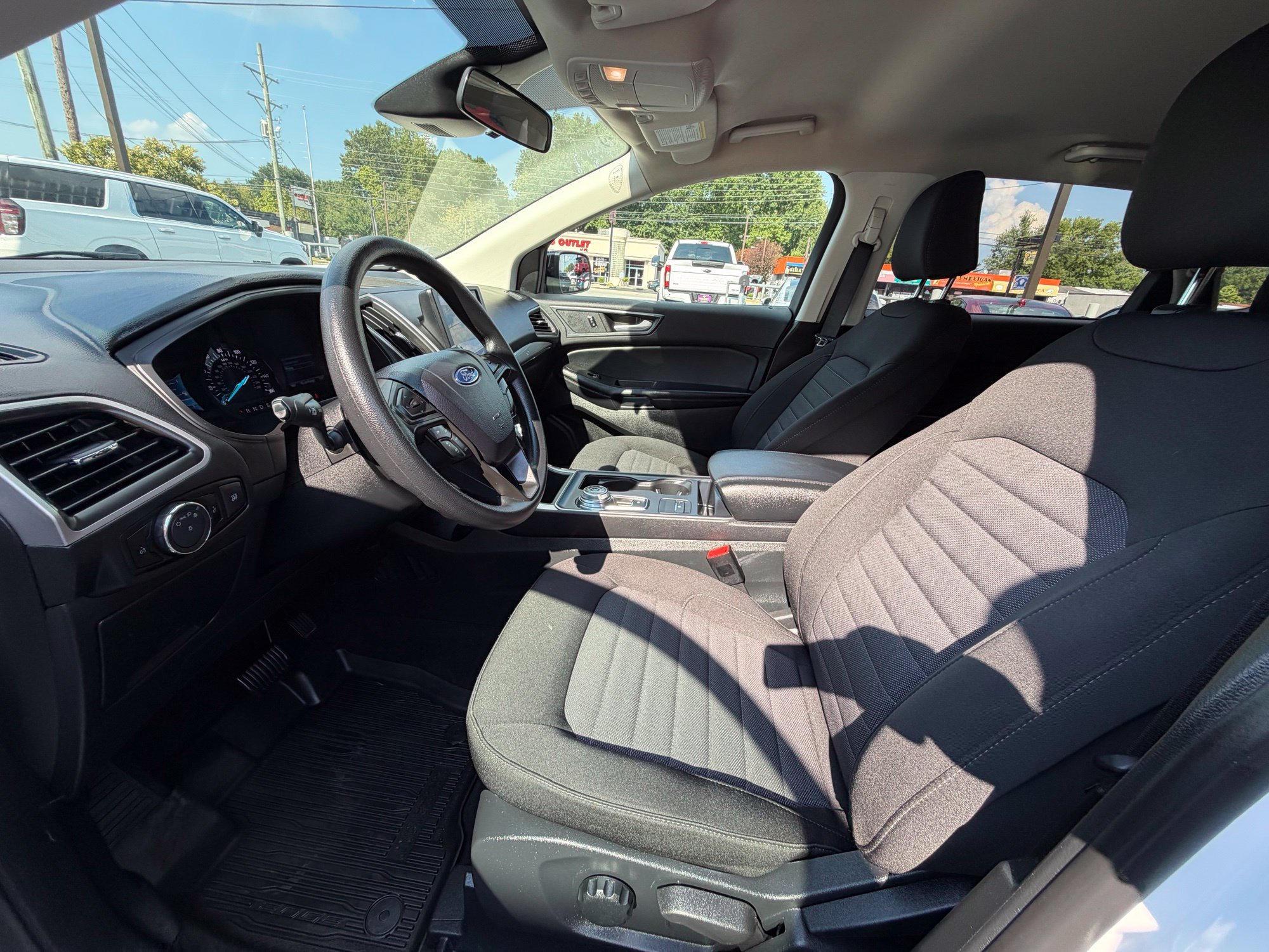 Used 2024 Ford Edge SE w/ Black Appearance Package AWD/4WD image 15