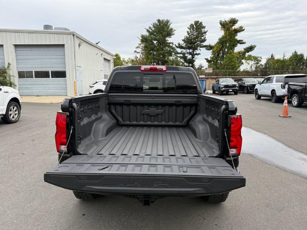 Used 2026 Chevrolet Colorado ZR2 w/ Technology Package AWD/4WD image 27