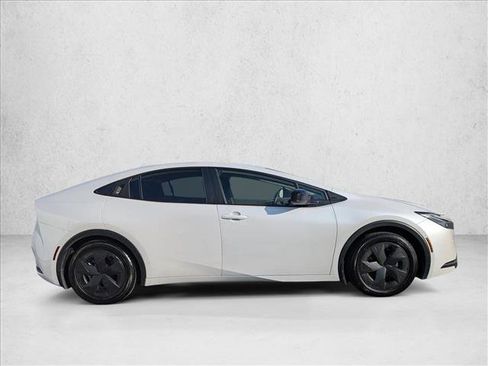 Used 2024 Toyota Prius LE image 4