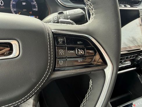 New 2025 Jeep Grand Cherokee Overland AWD/4WD image 15