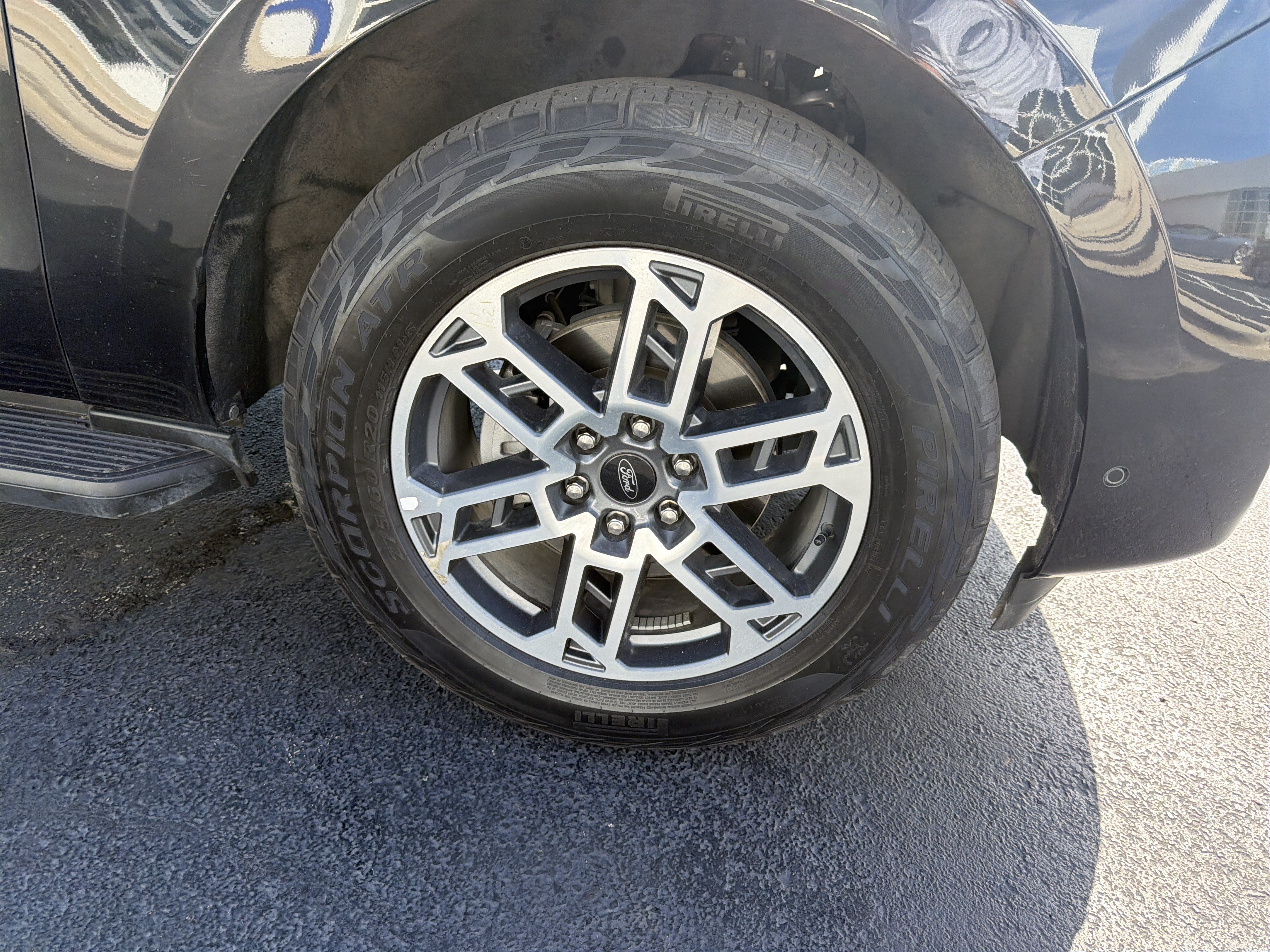 Used 2025 Ford Expedition Active AWD/4WD image 4