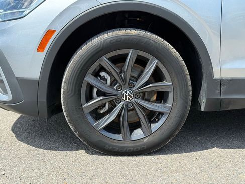 Used 2022 Volkswagen Tiguan SE AWD/4WD image 11