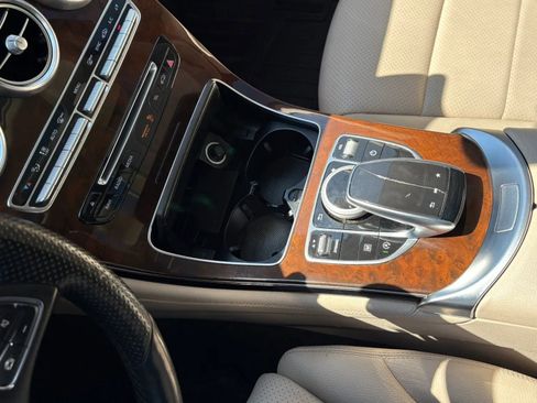 Used 2018 Mercedes-Benz GLC 300 4MATIC image 22