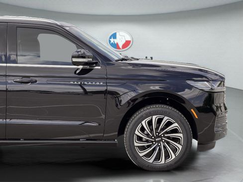 New 2026 Lincoln Navigator L Black Label AWD/4WD image 34