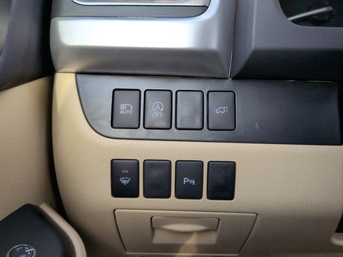 Used 2019 Toyota Highlander Limited image 26