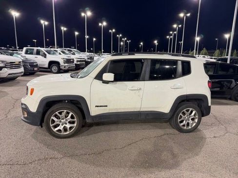 Used 2016 Jeep Renegade Latitude AWD/4WD image 3