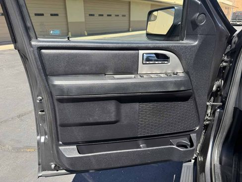 Used 2017 Ford Expedition XLT AWD/4WD image 12