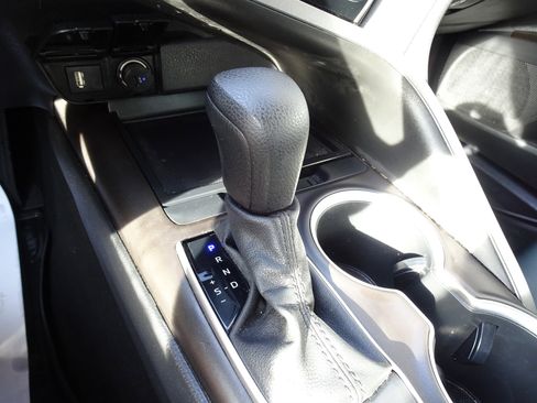 Used 2021 Toyota Camry LE image 15