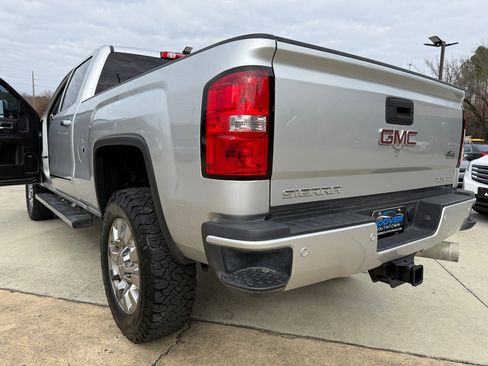 Used 2019 GMC Sierra 2500 Denali w/ Duramax Plus Package image 3