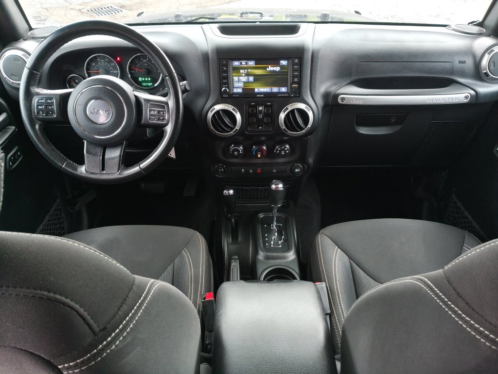 Used 2018 Jeep Wrangler Unlimited Sahara w/ Connectivity Group AWD/4WD image 13