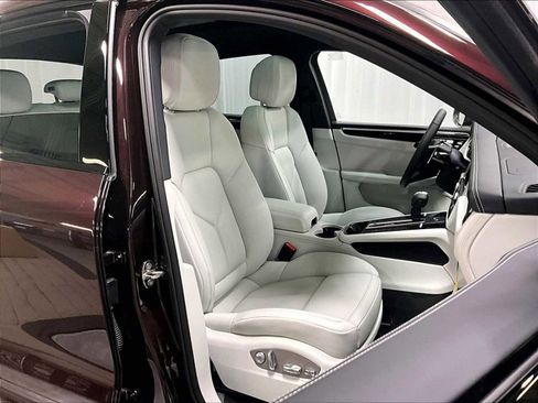 New 2026 Porsche Macan Turbo image 29